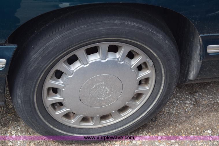 image for item J8025 1997 Cadillac DeVille