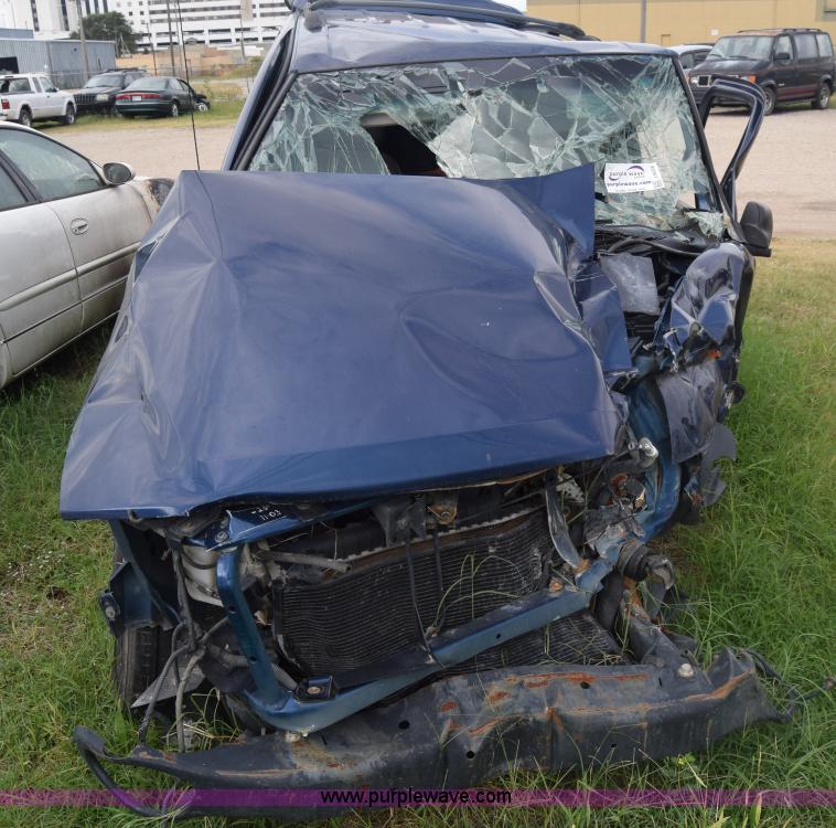 image for item J8028 2002 Chevrolet Trailblazer LS SUV