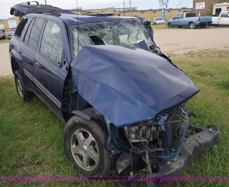 image for item J8028 2002 Chevrolet Trailblazer LS SUV