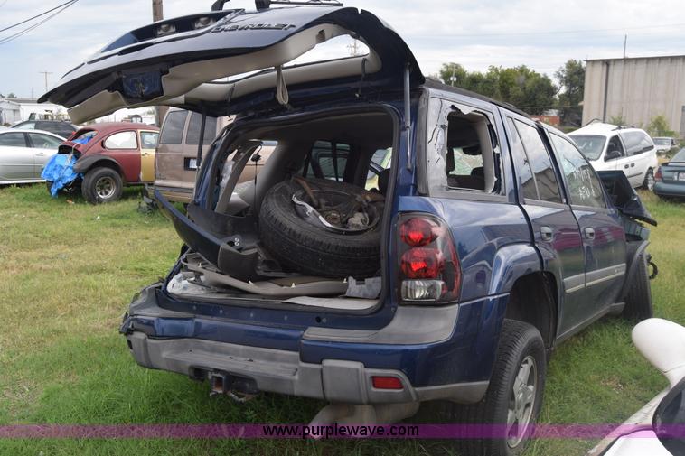 image for item J8028 2002 Chevrolet Trailblazer LS SUV