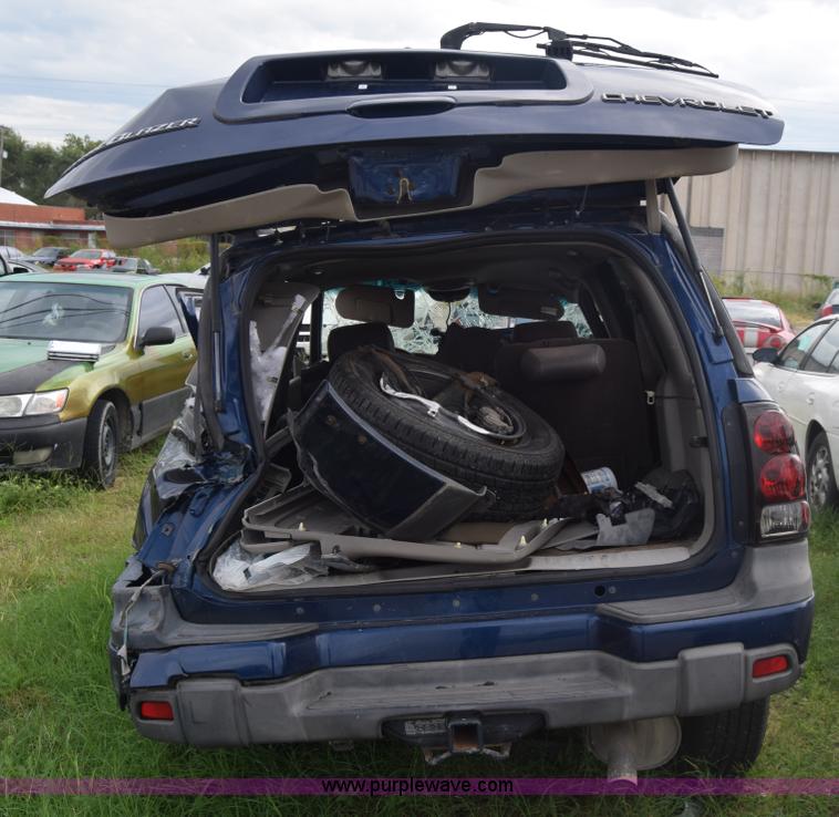 image for item J8028 2002 Chevrolet Trailblazer LS SUV