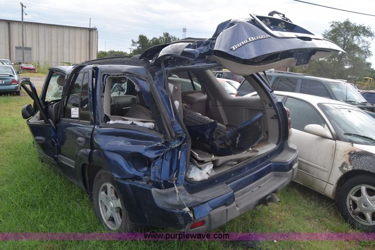 image for item J8028 2002 Chevrolet Trailblazer LS SUV