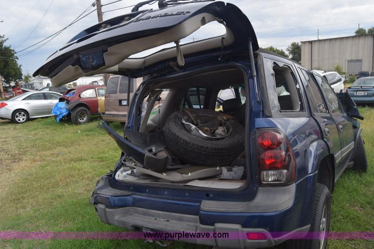 image for item J8028 2002 Chevrolet Trailblazer LS SUV