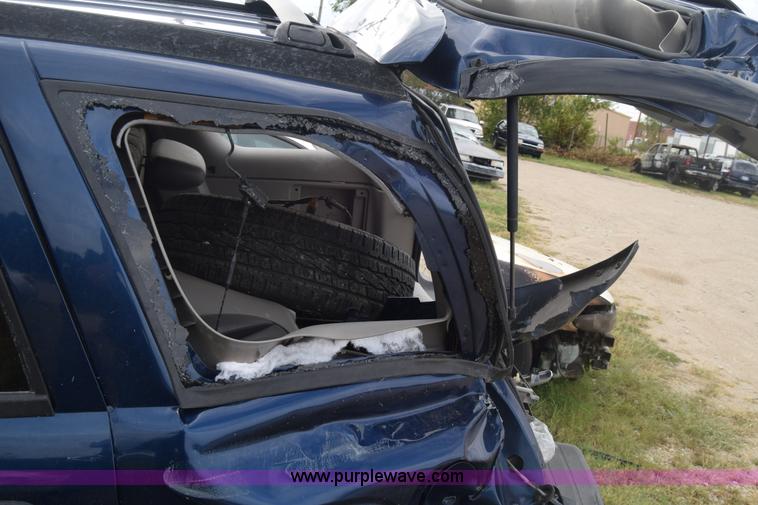 image for item J8028 2002 Chevrolet Trailblazer LS SUV