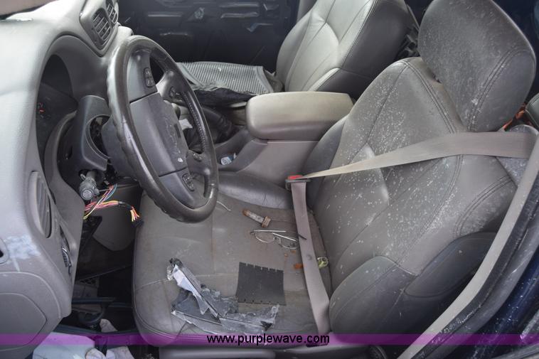 image for item J8028 2002 Chevrolet Trailblazer LS SUV