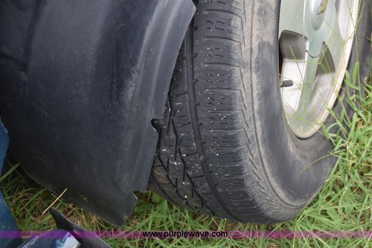 image for item J8028 2002 Chevrolet Trailblazer LS SUV