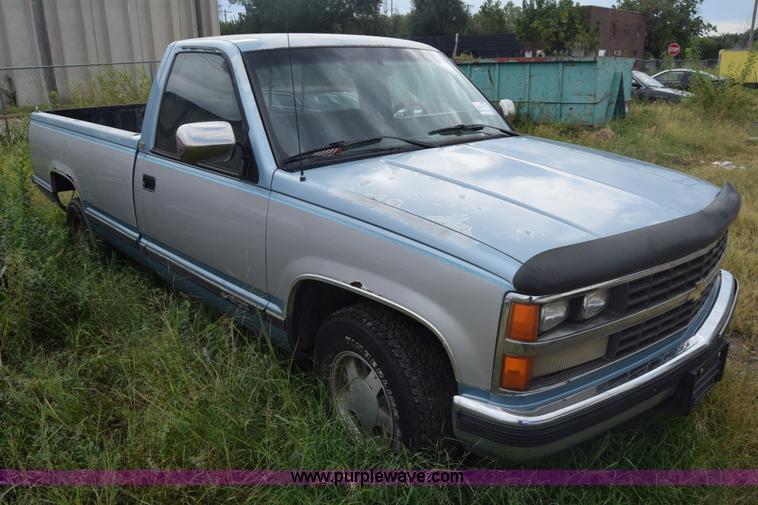 image for item J8029 1989 Chevrolet 1500 pickup truck