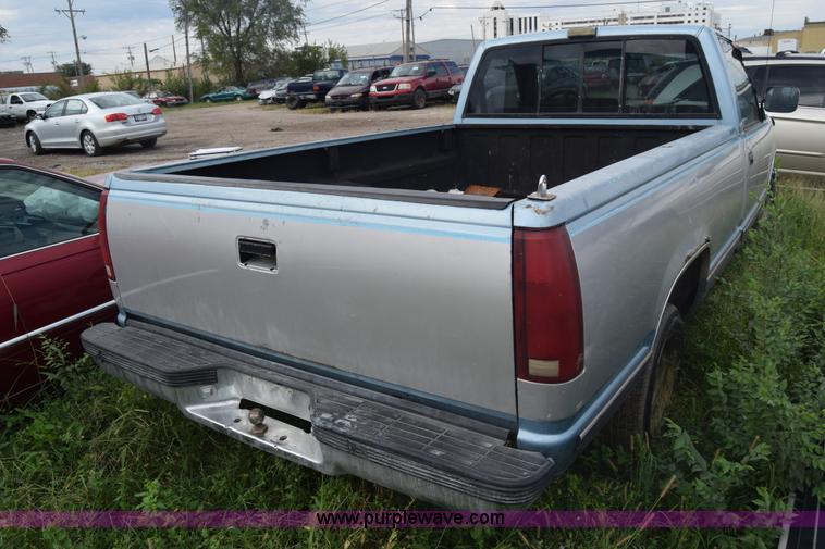 image for item J8029 1989 Chevrolet 1500 pickup truck