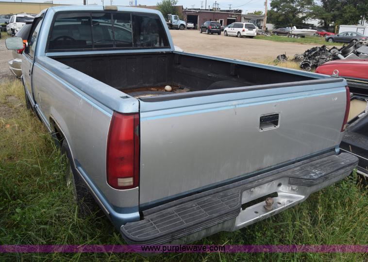 image for item J8029 1989 Chevrolet 1500 pickup truck