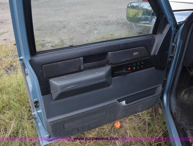 image for item J8029 1989 Chevrolet 1500 pickup truck