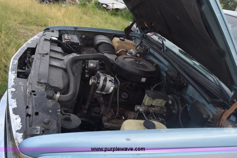 image for item J8029 1989 Chevrolet 1500 pickup truck