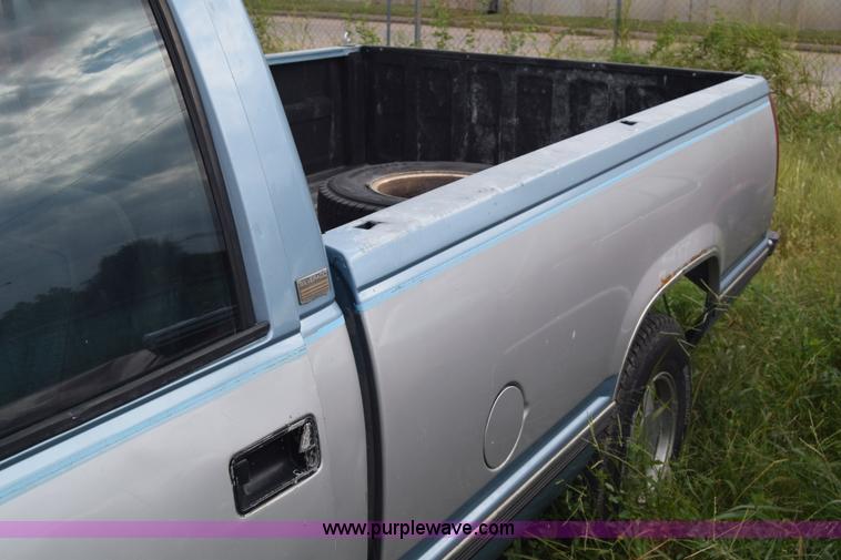 image for item J8029 1989 Chevrolet 1500 pickup truck