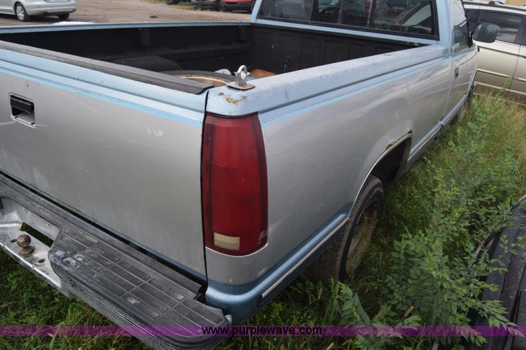 image for item J8029 1989 Chevrolet 1500 pickup truck
