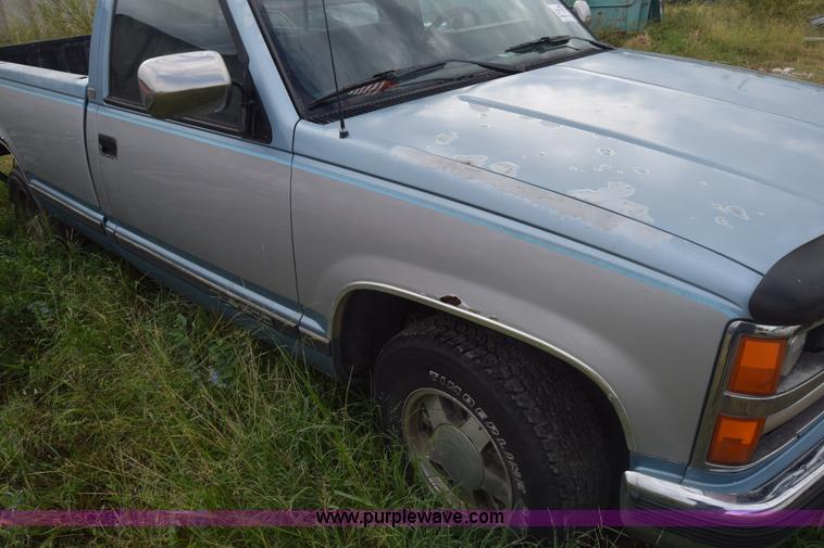 image for item J8029 1989 Chevrolet 1500 pickup truck