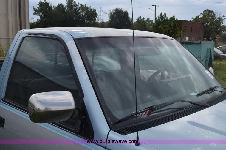 image for item J8029 1989 Chevrolet 1500 pickup truck