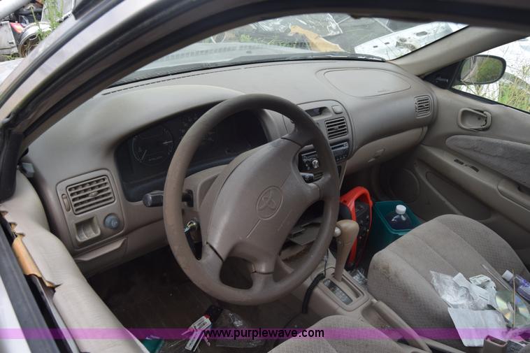 image for item J8032 1999 Toyota Corolla