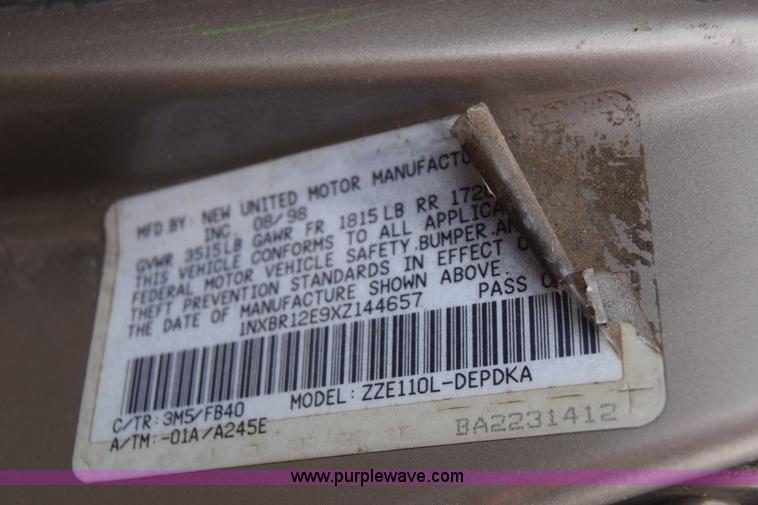 image for item J8032 1999 Toyota Corolla