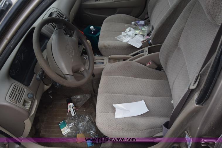 image for item J8032 1999 Toyota Corolla