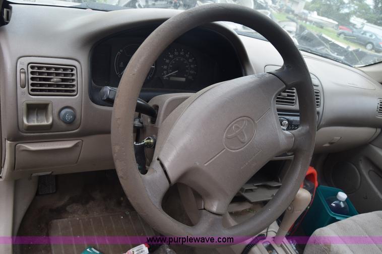 image for item J8032 1999 Toyota Corolla