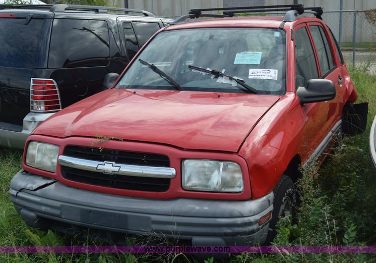 image for item J8035 1999 Chevrolet Tracker SUV