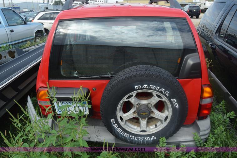 image for item J8035 1999 Chevrolet Tracker SUV