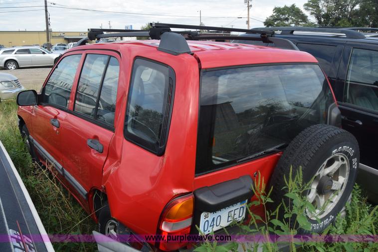 image for item J8035 1999 Chevrolet Tracker SUV