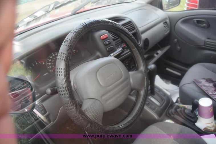 image for item J8035 1999 Chevrolet Tracker SUV