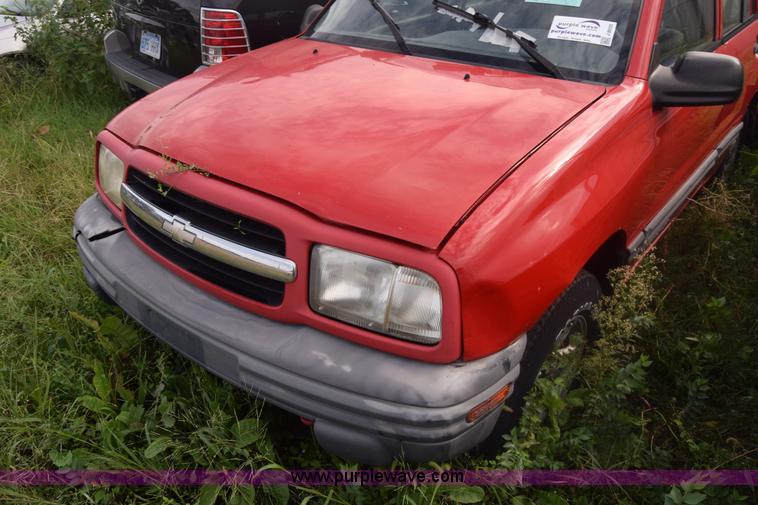 image for item J8035 1999 Chevrolet Tracker SUV