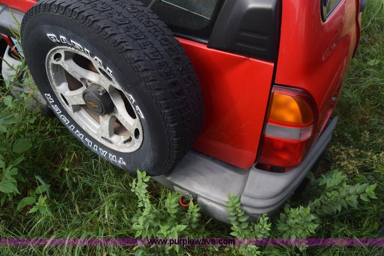 image for item J8035 1999 Chevrolet Tracker SUV
