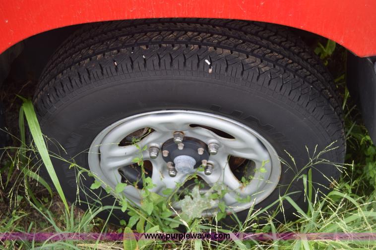 image for item J8035 1999 Chevrolet Tracker SUV