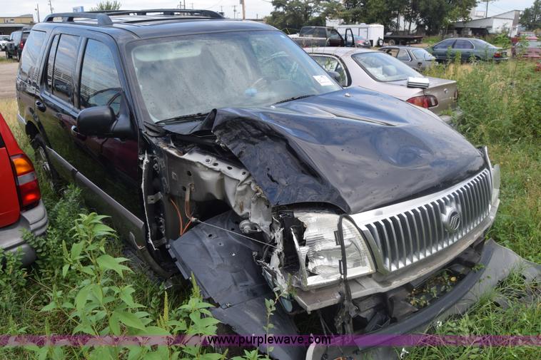 image for item J8036 2003 Mercury Mountaineer SUV