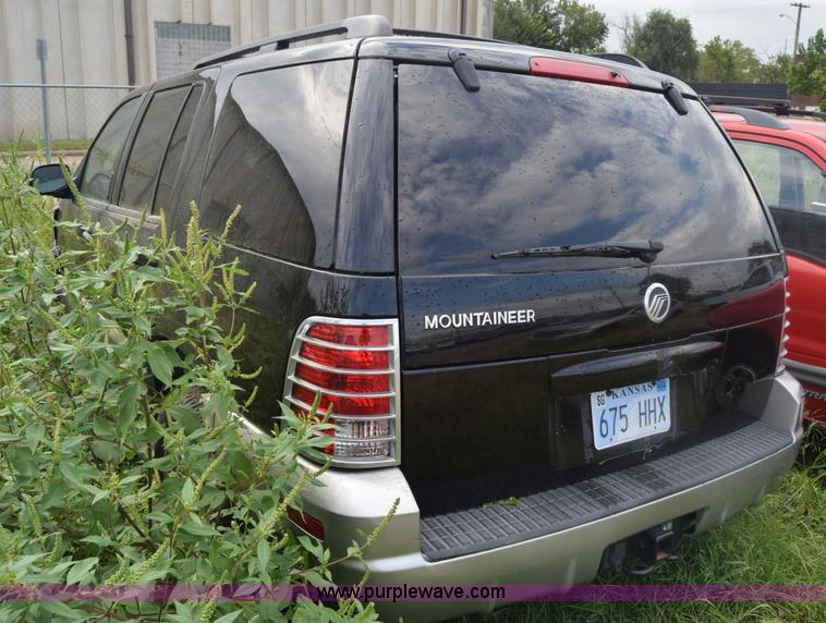 image for item J8036 2003 Mercury Mountaineer SUV