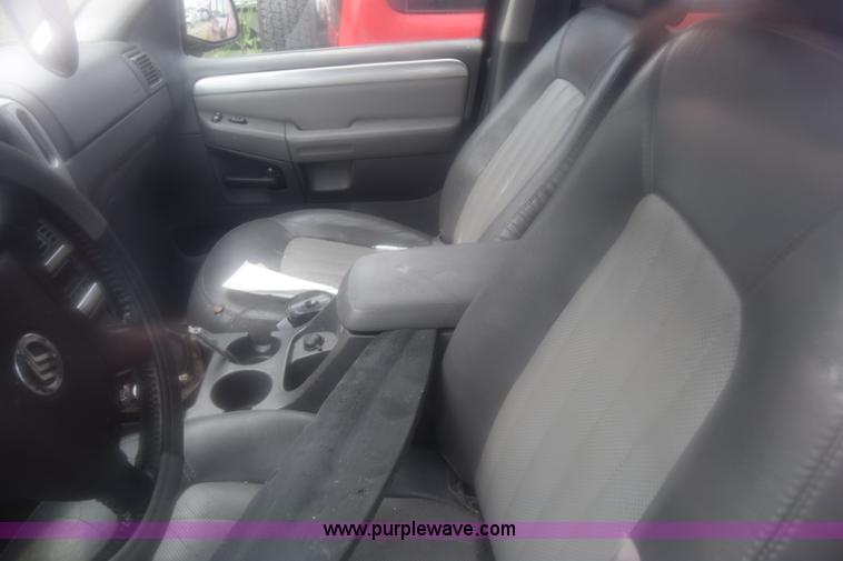 image for item J8036 2003 Mercury Mountaineer SUV