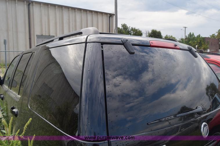 image for item J8036 2003 Mercury Mountaineer SUV