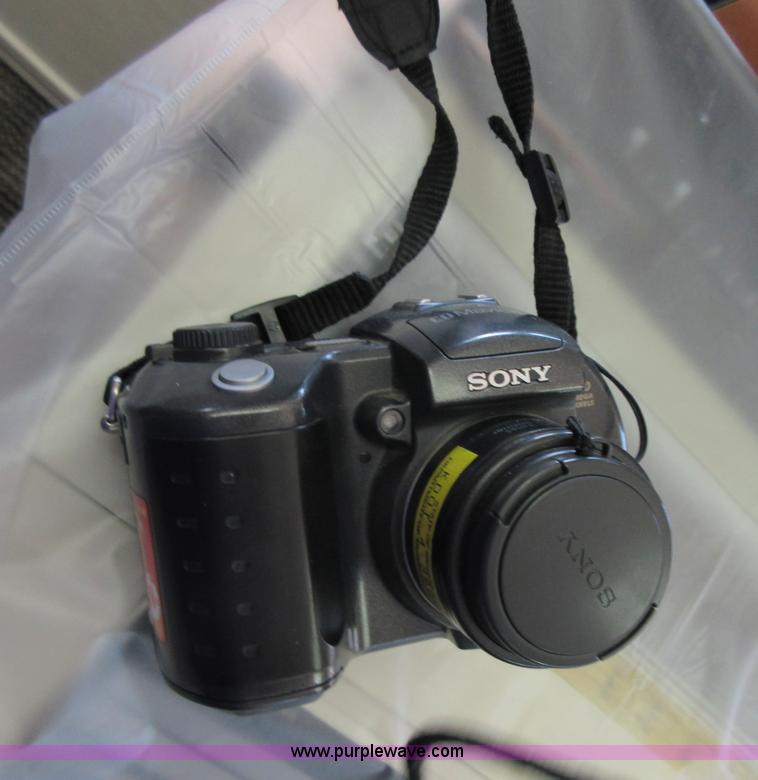 image for item BB9191 Sony Mavica MVC-CD500 digital camera
