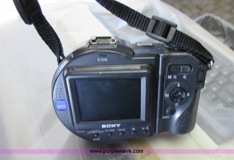 image for item BB9191 Sony Mavica MVC-CD500 digital camera
