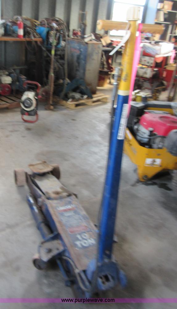image for item BB9213 1990 Lincoln 93662 floor jack