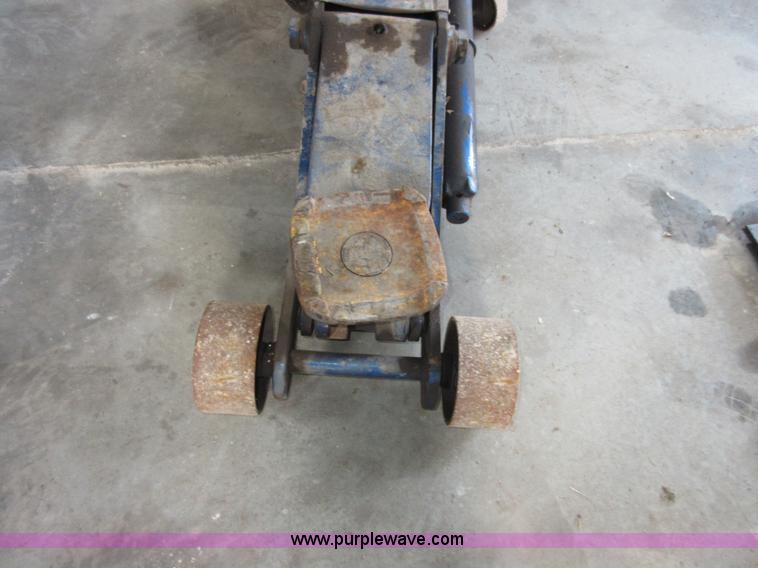 image for item BB9213 1990 Lincoln 93662 floor jack
