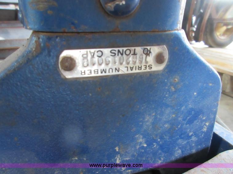 image for item BB9213 1990 Lincoln 93662 floor jack