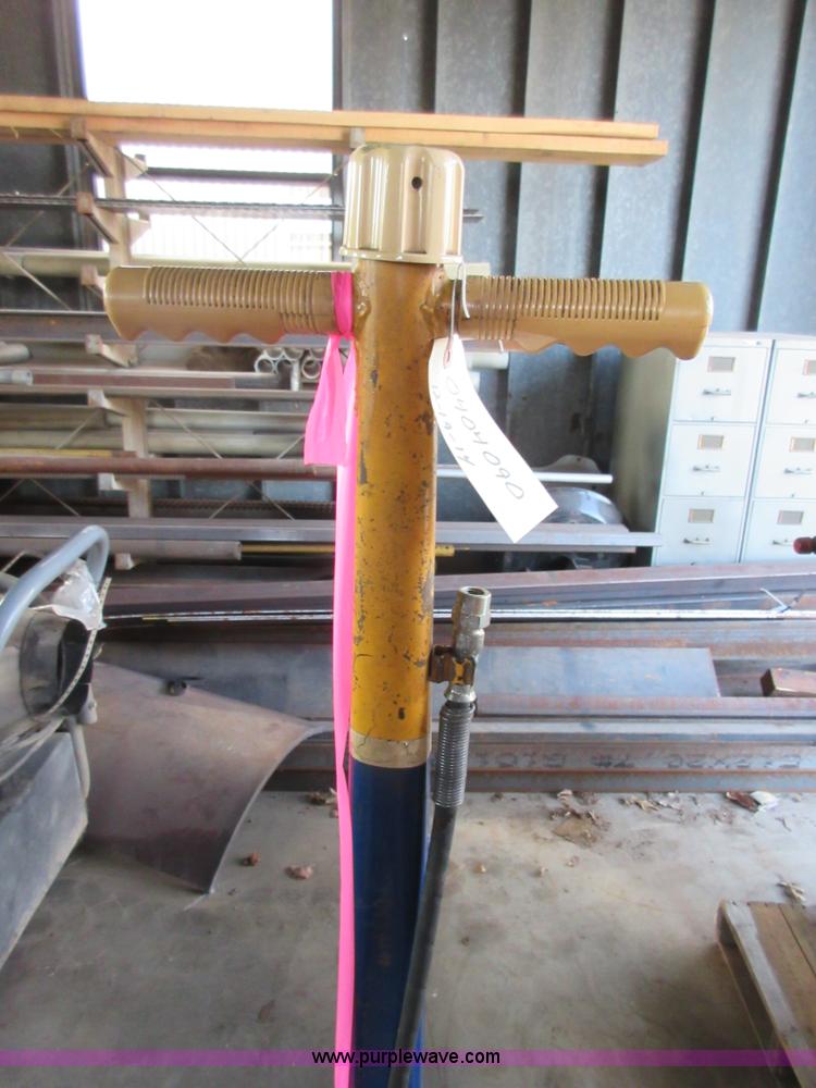 image for item BB9213 1990 Lincoln 93662 floor jack
