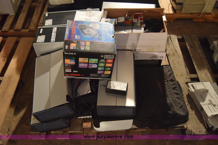 image for item BL9871 Assorted electronics