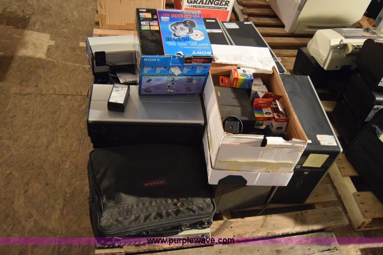 image for item BL9871 Assorted electronics