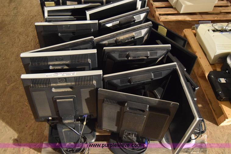 image for item BL9880 (16) HP flat screen computer monitors