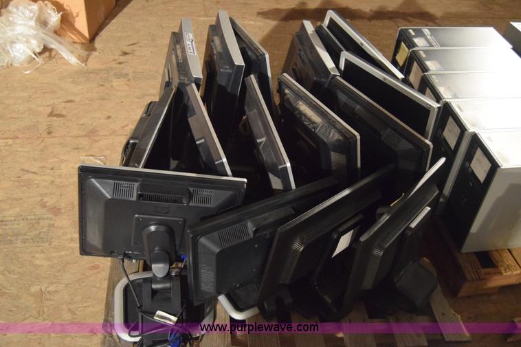 image for item BL9880 (16) HP flat screen computer monitors