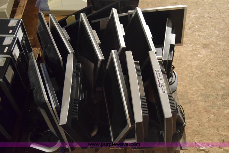 image for item BL9880 (16) HP flat screen computer monitors
