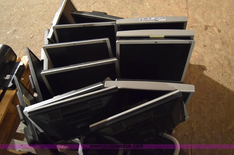 image for item BL9880 (16) HP flat screen computer monitors