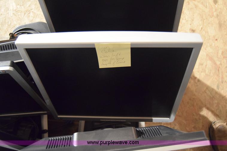 image for item BL9880 (16) HP flat screen computer monitors