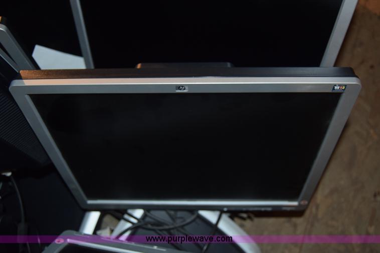image for item BL9880 (16) HP flat screen computer monitors