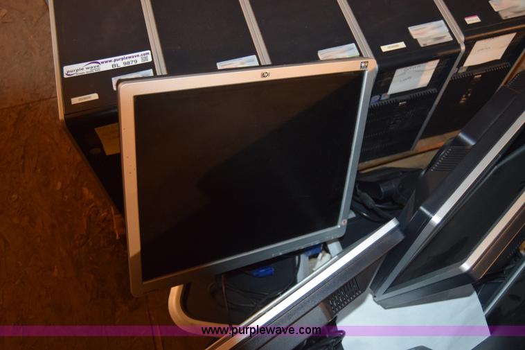 image for item BL9880 (16) HP flat screen computer monitors