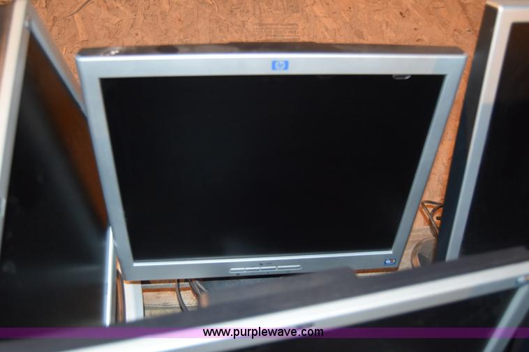 image for item BL9880 (16) HP flat screen computer monitors